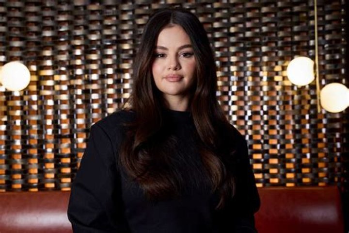 Selena Gomez manages her mental health by ‘picking up the phone,’ ‘working out’