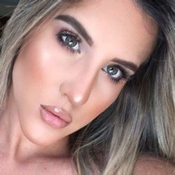 Sheyla Flores - Age, Family, Bio