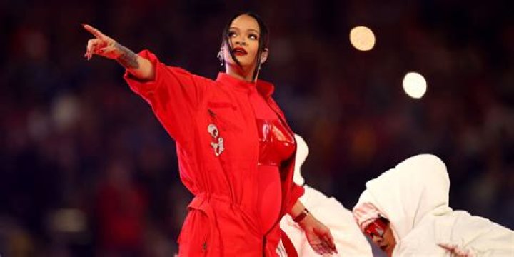Should Rihanna go to rehab & does she have narcissistic personality disorder?