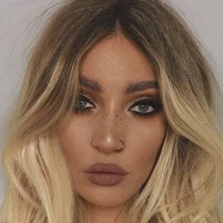 Stephanie Lange - Age, Family, Bio