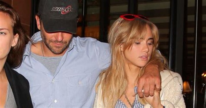 Suki Waterhouse, 26, is apparently dating 48-year-old Darren Aronofsky now