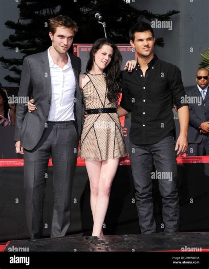 Taylor Lautner, Robert Pattinson lifesize posters stolen from BKs nation wide