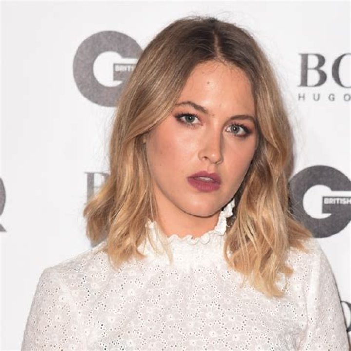 Tess Ward Bio (Wiki) 