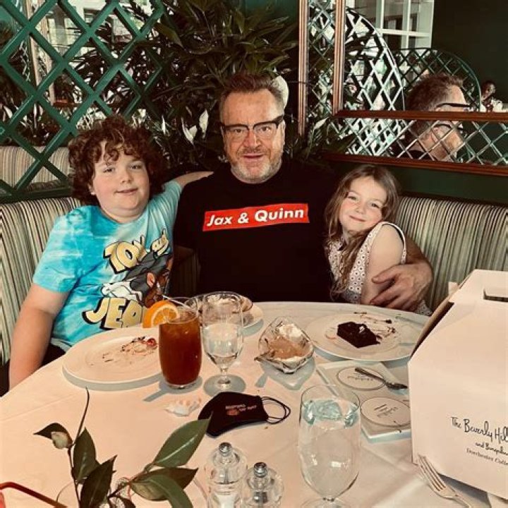 Tom Arnold - Age, Family, Bio