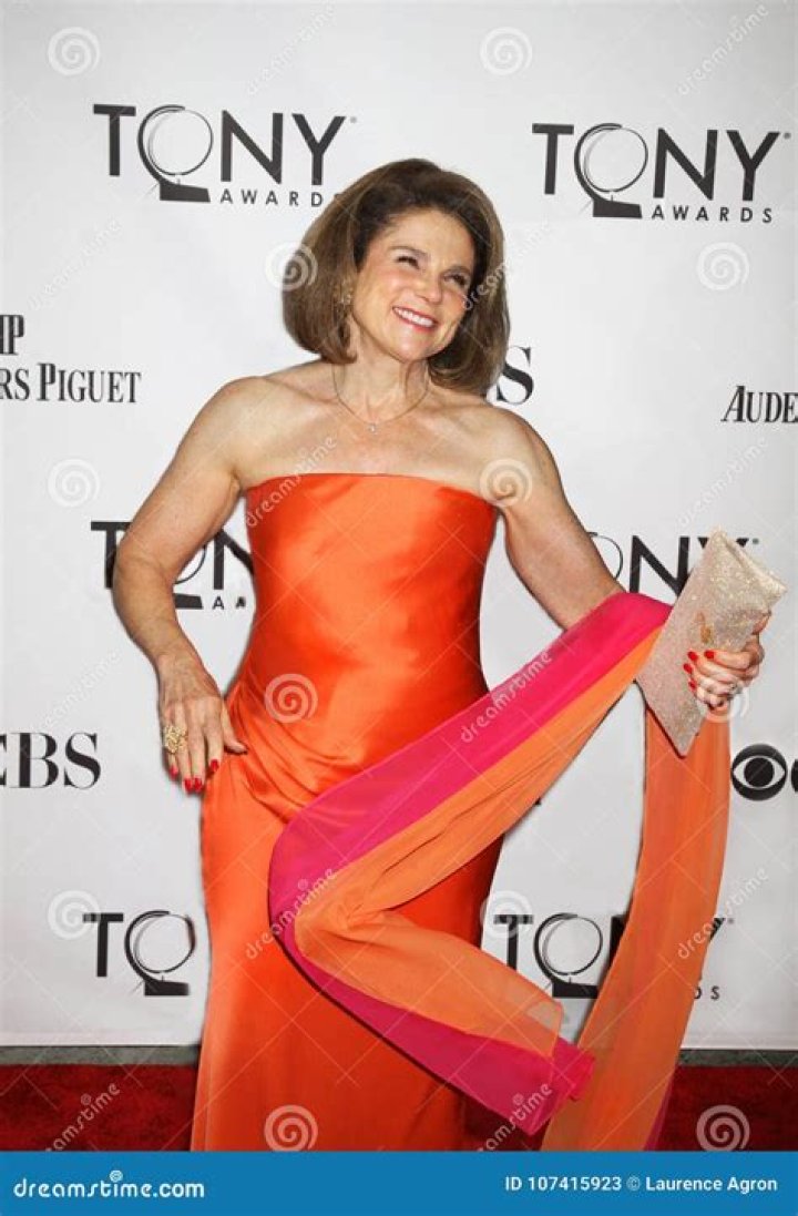 Tovah Feldshuh Height, Weight, Net Worth, Age, Birthday, Wikipedia, Who, Instagram, Biography