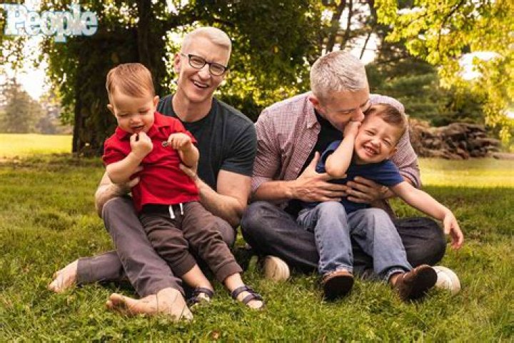 
Truths About Anderson Cooper’s Gay Partner and Family 