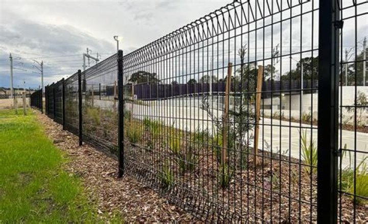 What’s better woven or welded wire fencing?
