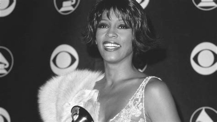 Whitney Houston Bio (Wiki) 