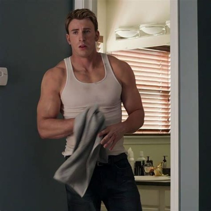 Who’s thirstier in these shirtless selfies: Chris Evans or Dodger?