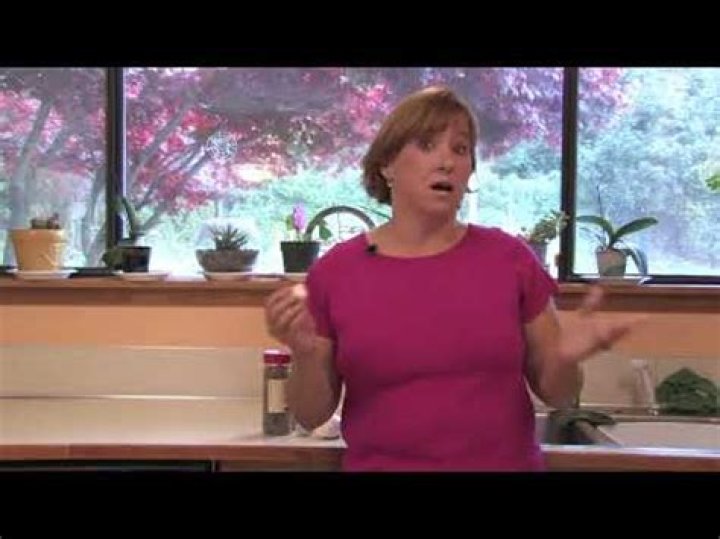 Will eating garlic keep fleas away?