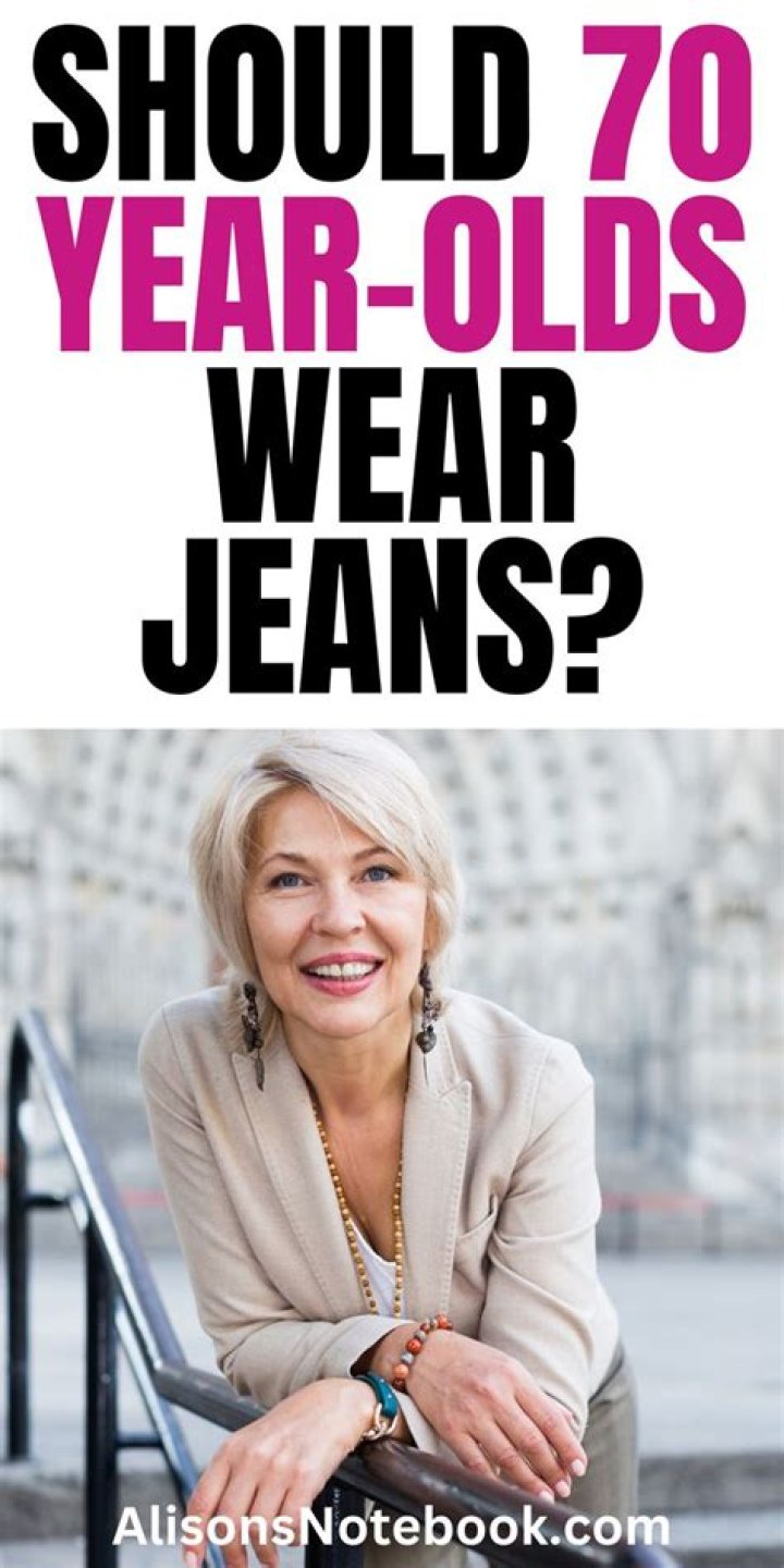 Winona Ryder, 40 years old, wears all-black in Venice: lovely & nostalgic?